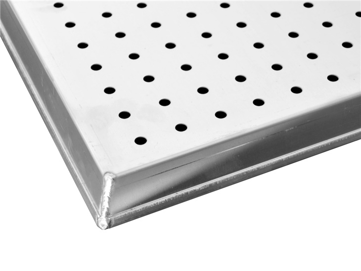 Flat tray with holes